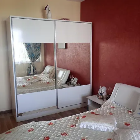 Apartment 3 Emilia Romana Ravda