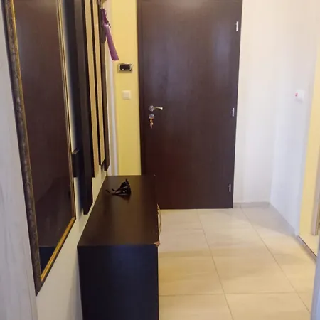 3 Emilia Romana Apartment Ravda
